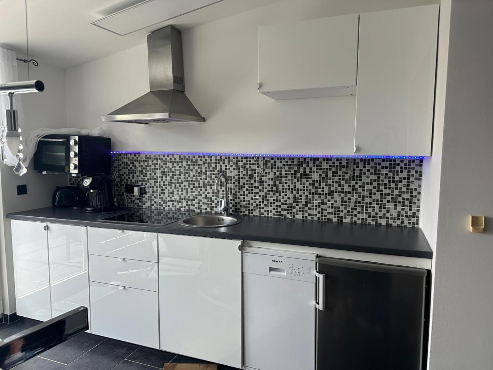 Apartmani Vernissage Biograd Na Moru Exteriör bild