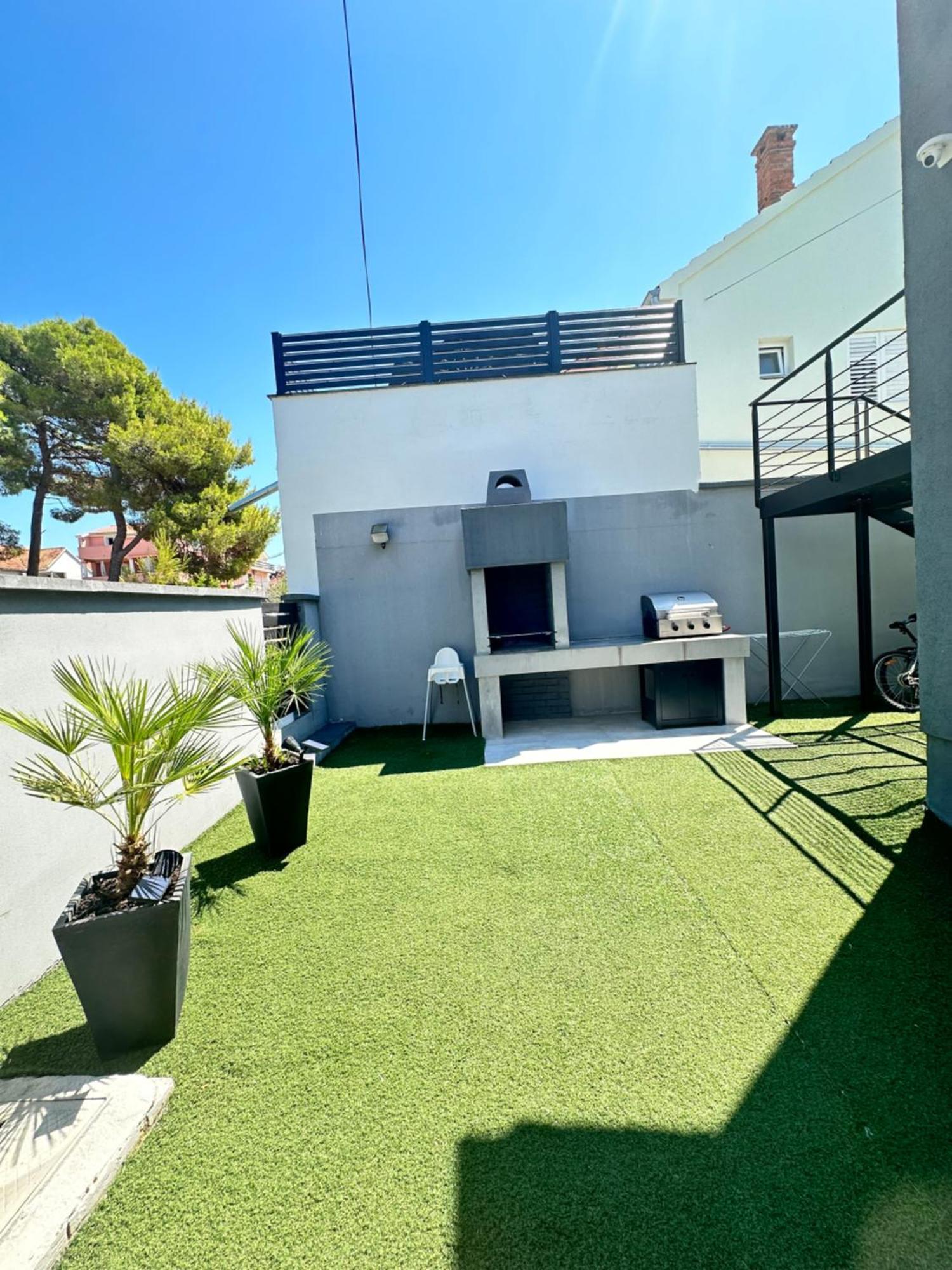 Apartmani Vernissage Biograd Na Moru Exteriör bild