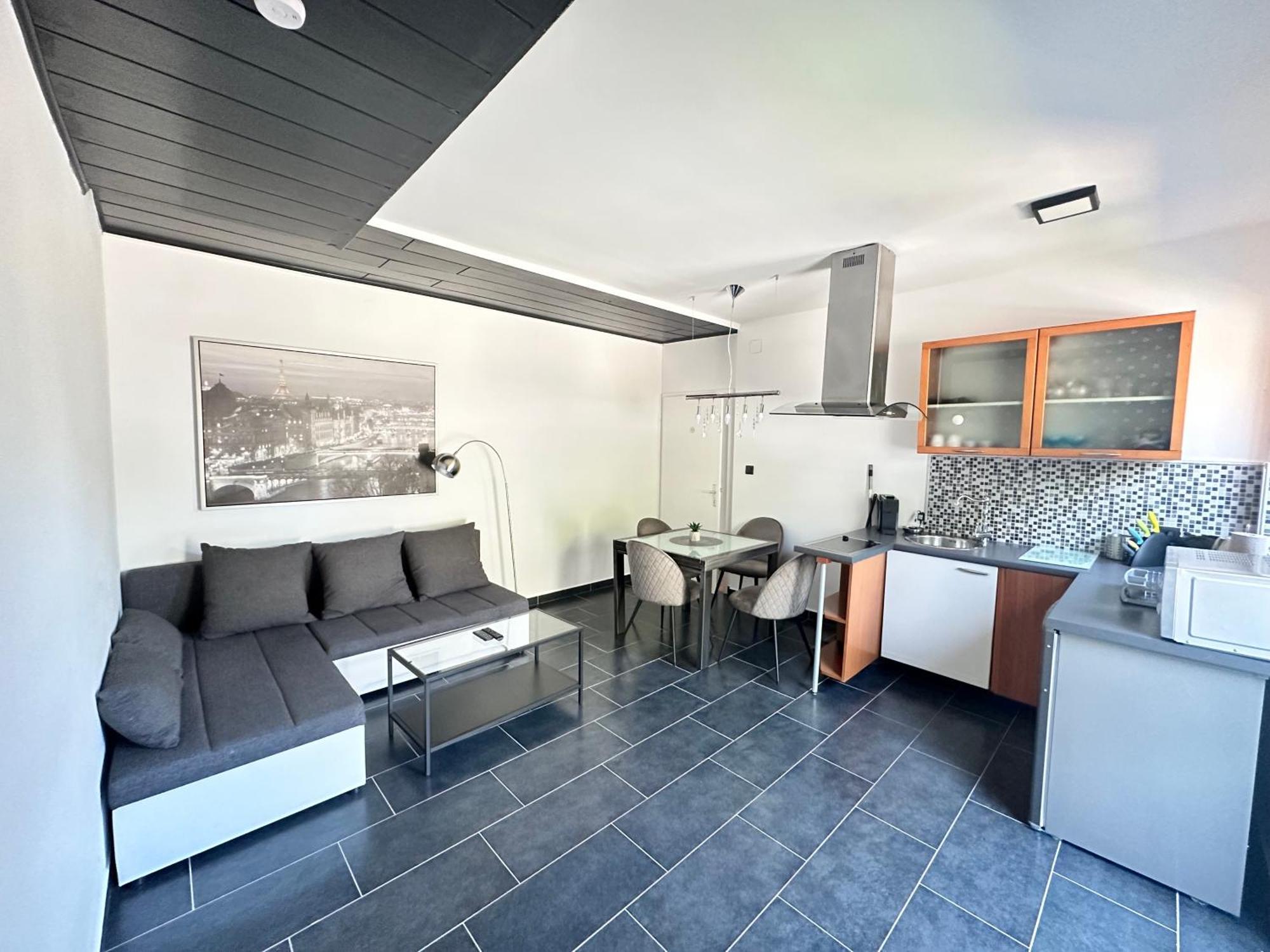 Apartmani Vernissage Biograd Na Moru Exteriör bild