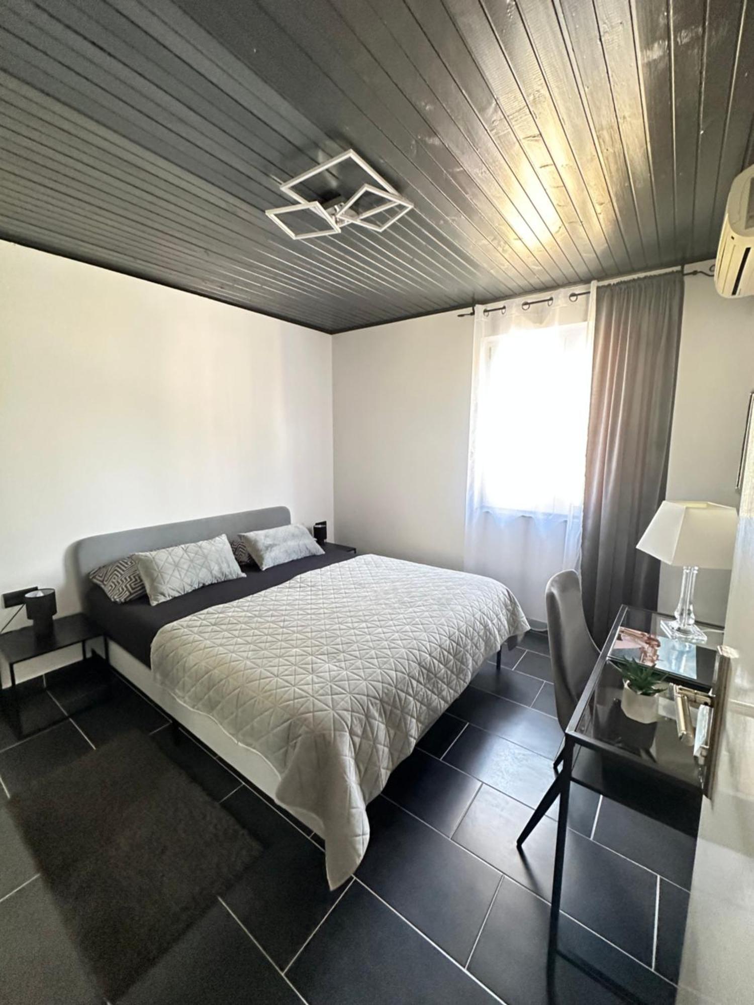 Apartmani Vernissage Biograd Na Moru Exteriör bild